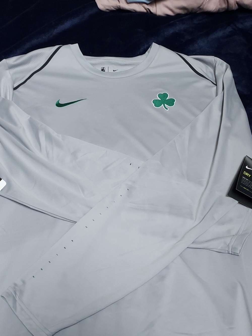 Big And Tall NWT Nike  Men’s Celtics Long-Sleeve Gray Drifit